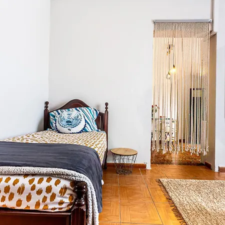 Thomas Calheta Apartment