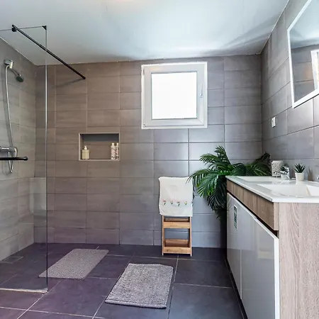 Thomas Calheta Apartment