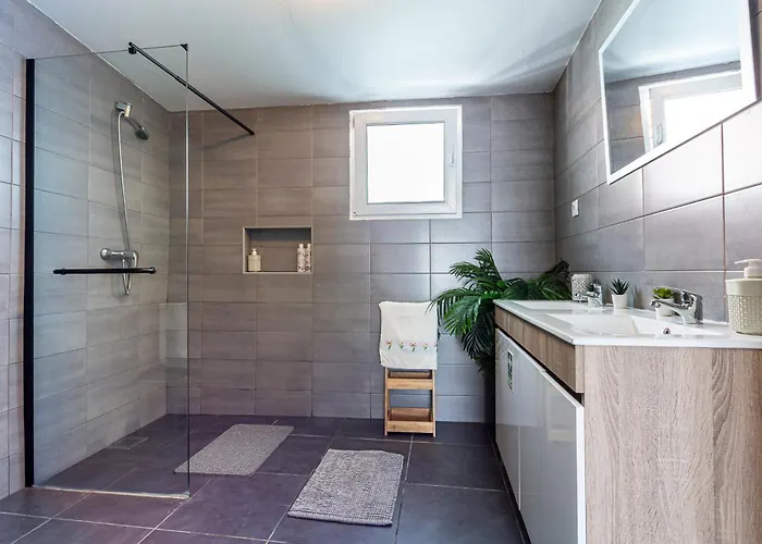 Thomas Calheta Apartment