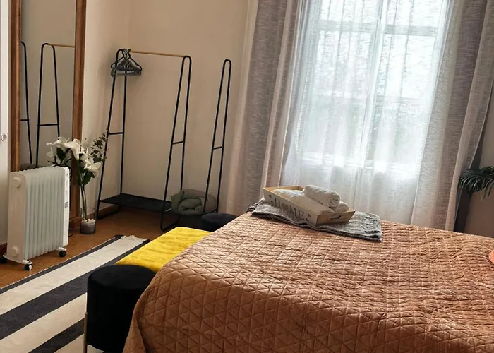 Thomas Calheta Apartment