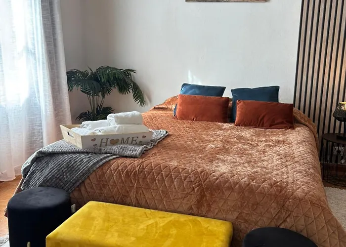 Thomas Calheta Apartment